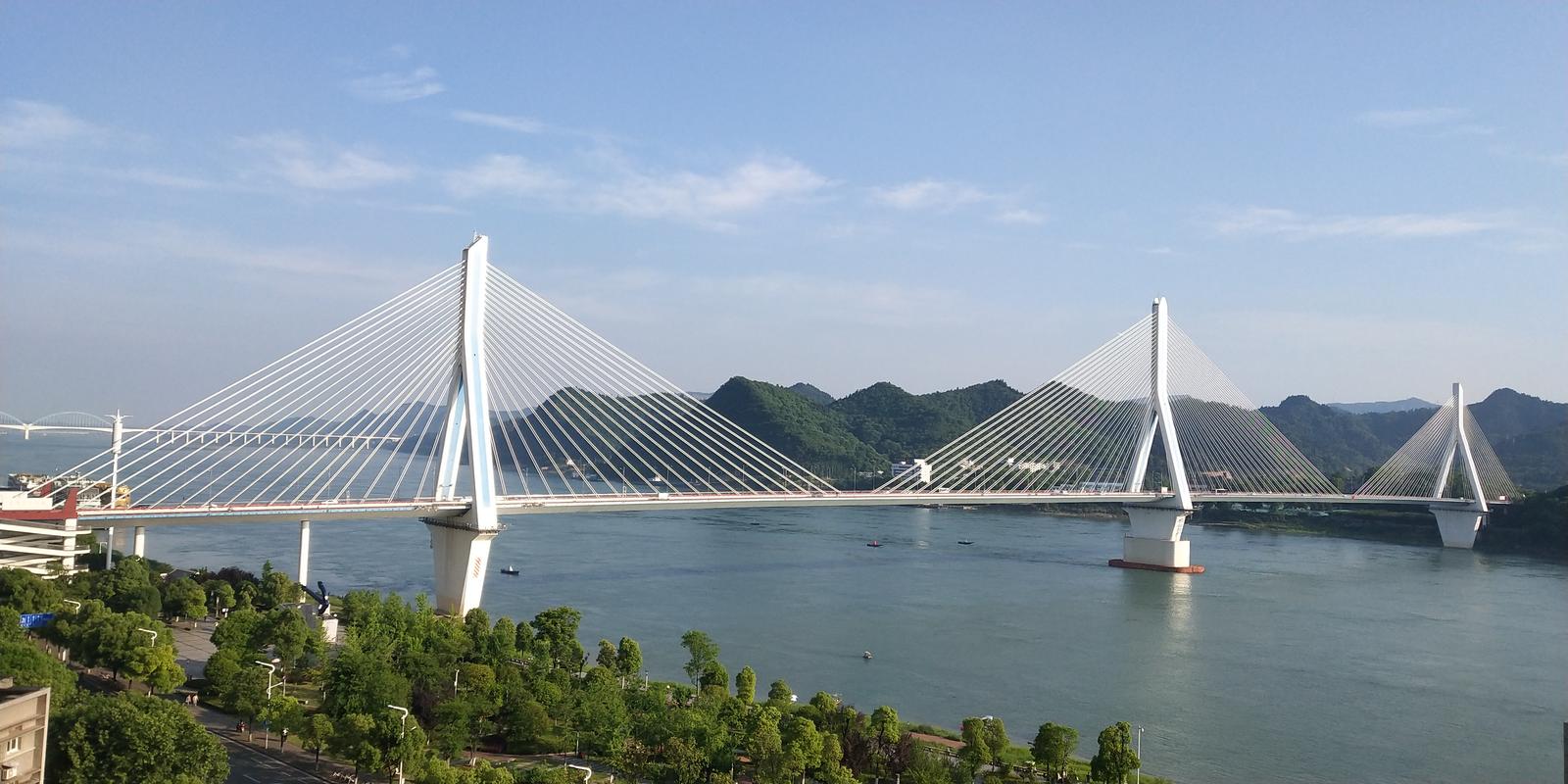 这是又一个靠讲故事卖货的平台,但这次他们真的成功了。+