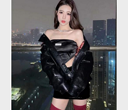 火爆网络！StripChat上新晋美女BellaKio婉儿首次露鲍！高颜值、身材完美，黑丝细腻，bao鱼肥美，1V231M视频，让粉丝们拥有了一次难忘的性感体验！