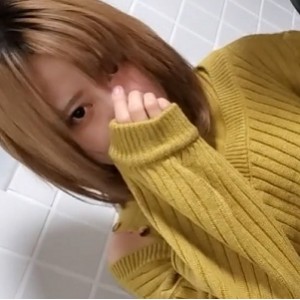 1V+四人游+589MB，精选尤物，双重压缩，长久有效！抓回家的火辣尤物，公共厕所里的草秘密！