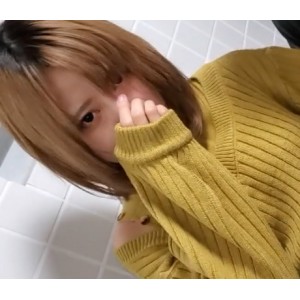 1V+四人游+589MB，精选尤物，双重压缩，长久有效！抓回家的火辣尤物，公共厕所里的草秘密！