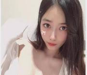 易直播网红过气学姐：颜值身材bao鱼秀，夏日海边热情直播秀