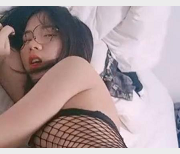 可爱调皮小姐姐，网袜黑丝诱人，1V1G泄密把控，让你禁不住诱惑！