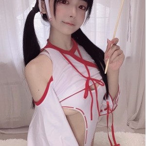 高颜巨凶妹子一只肉酱阿29：穿COS衣服、萌妹、职业COSER、天生萌、肉感、经典作品