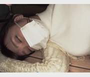 网红{{网红名字}}超绝身材，穿比基尼漫步沙滩，灵动游泳，让你体会大自然魅力！