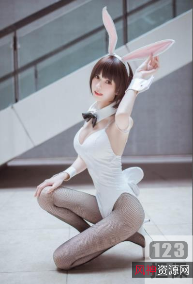 柚子猫加藤惠：COSER火辣身材PK宠物猫，活泼可爱又温柔可人