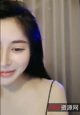 空乘馨馨第一次分享2G网络视频，馨馨漂亮身材完美脸蛋让人心动