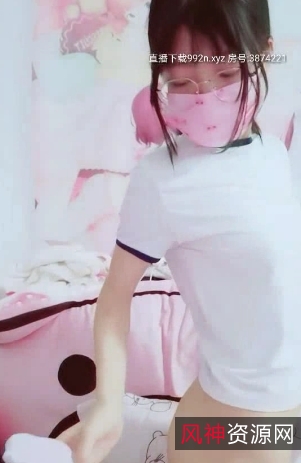 桃小沫沫酱:新晋虎牙网红,反差婊小清新乖乖女,活泼灵动的精灵般美女