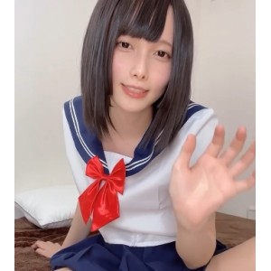 《秋月真凌：网红伪娘的美丽舞蹈与抒情歌曲》