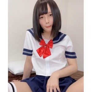 《秋月真凌：网红伪娘的美丽舞蹈与抒情歌曲》