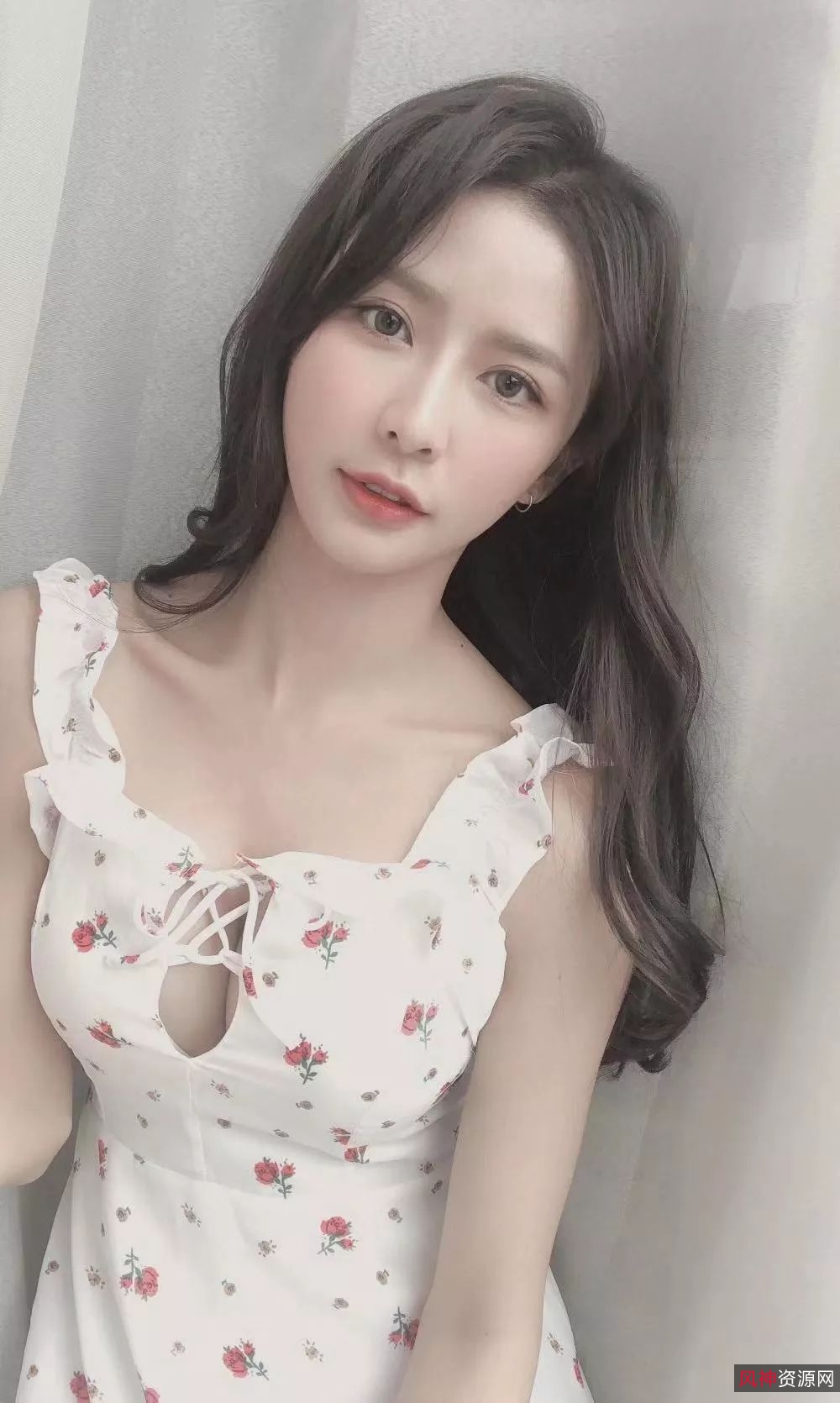 李姐福利高颜值翘臀美女，12集9G经典资源，丰满胸围、洁白皮肤、迷人大眼睛、性感勾唇、完美翘臀！