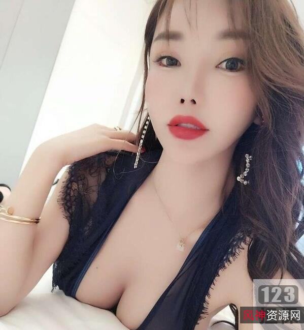 恒淼淼私拍微博社保姬大V，650W粉丝，苗条身材，超大车头灯，1.1G私拍！