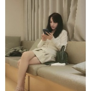 文轩探花精选3800软妹币换来高端车模特，高颜值大长腿小姐姐！