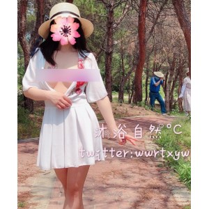 沐浴自然°C：虎牙人气主播的激动之旅