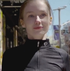 Emily，纽约时尚展示度盘