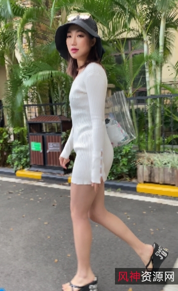 10V高叉泳装美女长腿翘臀，8.15G百度云视频