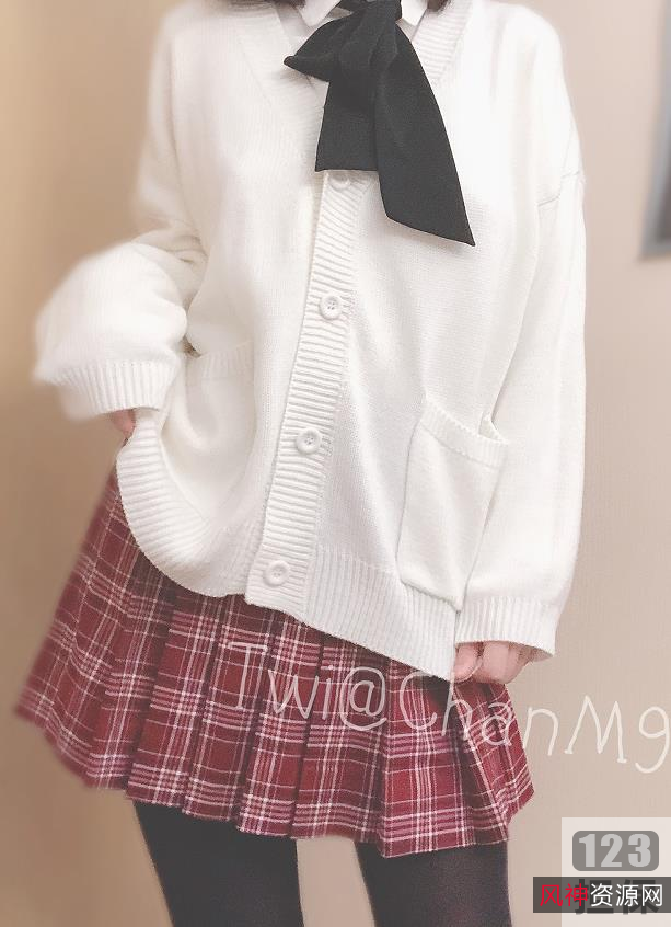 某推Yyds恶犬酱VIP新资源粉嫩内卷1V15P353M拍摄风格完具