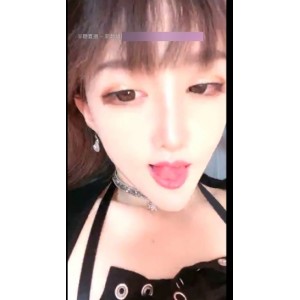 半塘噜噜黎里女主播：高颜值奔放钞能力直播！2.47G视频+丰满网红脸！