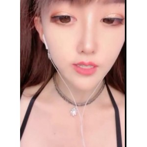 半塘噜噜黎里女主播：高颜值奔放钞能力直播！2.47G视频+丰满网红脸！