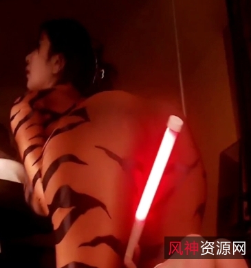 付费定制的紧身衣,透过上帝视角的光棒磨B,1V和586M的百度盘资源