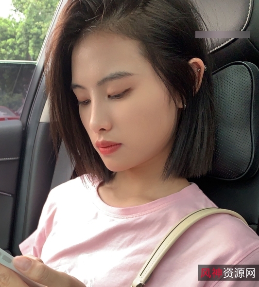 抖音女主播抠动掏小东西打包，00后10V6+si人游，7.2g多种下载