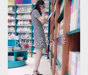 推特精选王八老公绿帽夫妻Roxy自卑男妻