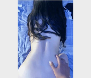 颜值美女沦为金钱诱惑的玩物，校学生脱光衣表演