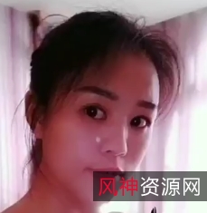 少妇充足奶水挤馒头，乳汁飚出