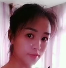 少妇充足奶水挤馒头，乳汁飚出