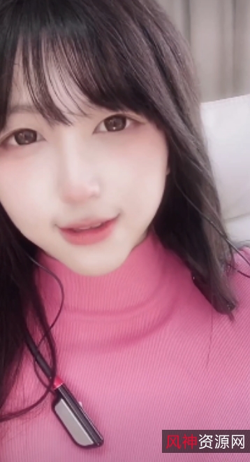 抖音主播兔柒柒大胆展示，露两点大摆锤，1v928M百度云资源描述：这个视频介绍了抖音主播兔柒柒的大胆展示，包括露两点和大摆锤等动作。视频大小为1v，总共有928M的内容，可以在百度云资源上找到。虽然视频内容有些半荤，但对于喜欢这种风格的人来说，绝对是一次难得的体验。兔柒柒的翻白眼整活样样。