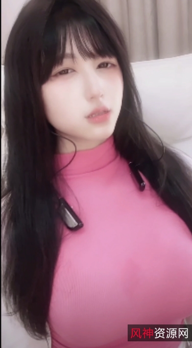 抖音主播兔柒柒大胆展示，露两点大摆锤，1v928M百度云资源描述：这个视频介绍了抖音主播兔柒柒的大胆展示，包括露两点和大摆锤等动作。视频大小为1v，总共有928M的内容，可以在百度云资源上找到。虽然视频内容有些半荤，但对于喜欢这种风格的人来说，绝对是一次难得的体验。兔柒柒的翻白眼整活样样。