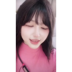 抖音主播兔柒柒大胆展示，露两点大摆锤，1v928M百度云资源描述：这个视频介绍了抖音主播兔柒柒的大胆展示，包括露两点和大摆锤等动作。视频大小为1v，总共有928M的内容，可以在百度云资源上找到。虽然视频内容有些半荤，但对于喜欢这种风格的人来说，绝对是一次难得的体验。兔柒柒的翻白眼整活样样。