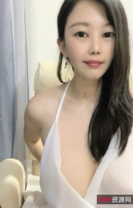 成都糖宝儿网络主播天价收费惊人尺度抖舞秀成都糖宝儿是备受关注的网络主播，最近她的直播视频引起轰动。视频内容大胆惊人，展现了抖舞和放飞自我的表演，绝对不容错过。外貌甜美火爆身材，让人目不转睛。