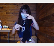 Cola酱黑丝网连体衣大长腿视频观看