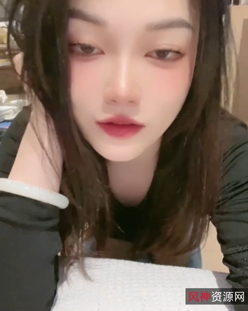 推特高颜水嫩一线天光“阴”某处视频下载