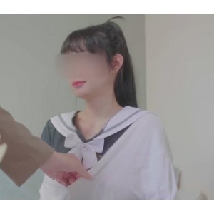 Demi爹咪：纯情女高中生的自拍视频