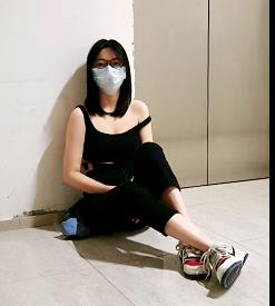 楼道小情侣挑战：时长2:10分，火爆网络