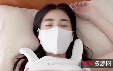 锅锅酱-丝袜用脚福利视频[2V-789M]