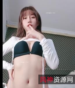 高颜值校花黑夜瑟瑟自拍视频2V3.9G，夹子音S气十足，道具C鲍鲍全细节展示