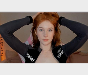 青春大佬自拍1小时08分，颜值御姐道具光“阴”