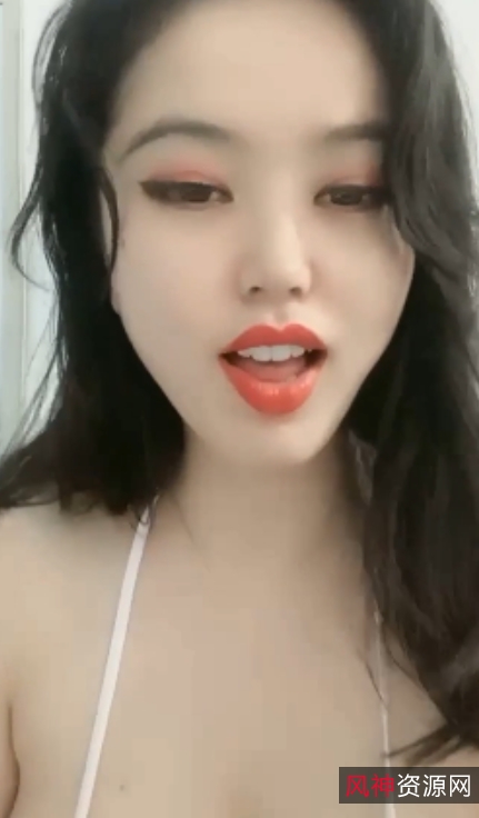 半糖女神：丝袜魅惑私拍视频，闪现魅力无限