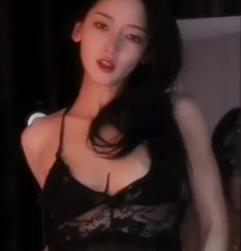 心儿舞蹈自拍视频集：狐媚眼镜魅力，时长尽享，小伙伴们快来下载吧！