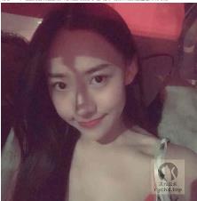 抖音网红《半糖草莓少女》合集：高颜值美少女的才华作品推荐