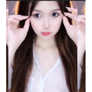 欣赏到这位神秘舞者的举世无双舞技，感受她数万元定服装装的奢华与热舞掰逼的魅力。