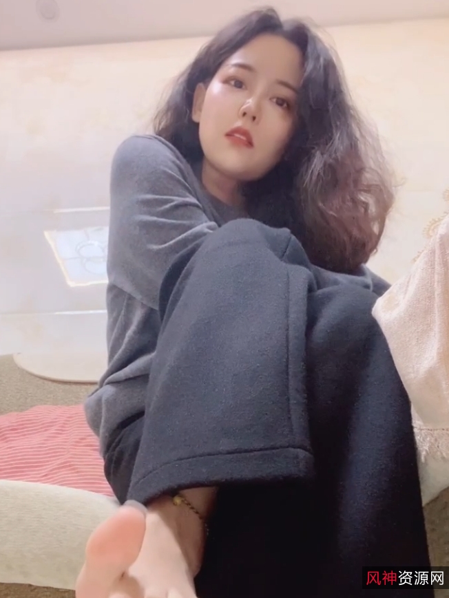 套路直播明星豆满月:17v9.38g视频数量惊人,收藏宝库!