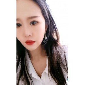 网络女神乌苏儿：户外风采收藏百度ED2K，厕所战神小性感