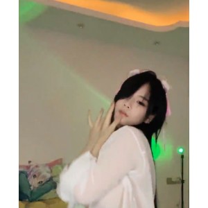 琪琪的热舞福利大公开！52v5.1g视频精彩呈现在这个视频中，琪琪展现了定制热舞福利52v5.1g，让观众们大饱眼福。视频内容丰富，让人目不转睛。观众们可以在百度或ED2K上收藏这个视频，以便随时欣赏。收藏77百度ED2K琪琪的表现让人们对这个视频留下深刻印象，期待着更多精彩的内容。