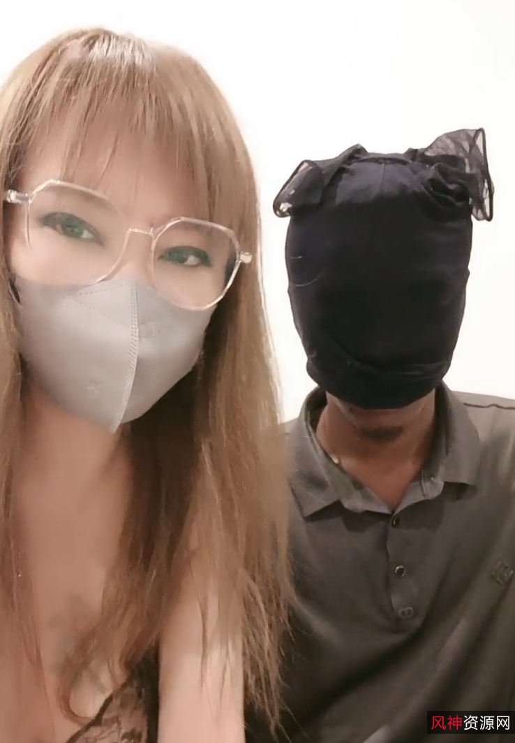 深圳老黑与银色伙伴的5P之旅在深圳这座现代化城市中，老黑和三位银色伙伴展开了一场名为“银四人游”的旅程。视频时长为5P，总计371v773g。这段引人注目的视频已被收藏198次，甚至在百度上有搜索记录。老黑是这个故事的主角，他带领着银色伙伴们探索深圳的风土人情。在旅途中，发生了许多有趣的事情，其中一幕是当老黑的鱼线意外触碰到了高压线，引发了一系列意外事件。他们声称这段视频可以用于商务活动，展示了深