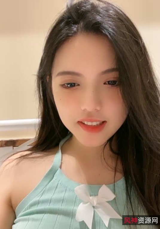 活泼学生妹小辰吾妮5v+直播福利，精彩聊天节目与轻松尺度，视频数量有限，快来下载收藏！