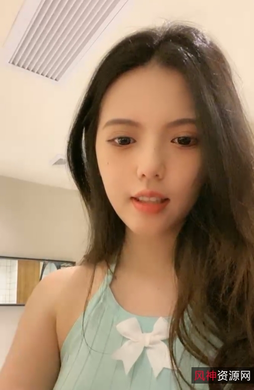 活泼学生妹小辰吾妮5v+直播福利，精彩聊天节目与轻松尺度，视频数量有限，快来下载收藏！