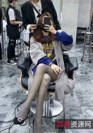 浮力姬逗本逗鸭私拍合集：高颜值美女主播，211张照片+16段视频，总大小346MB